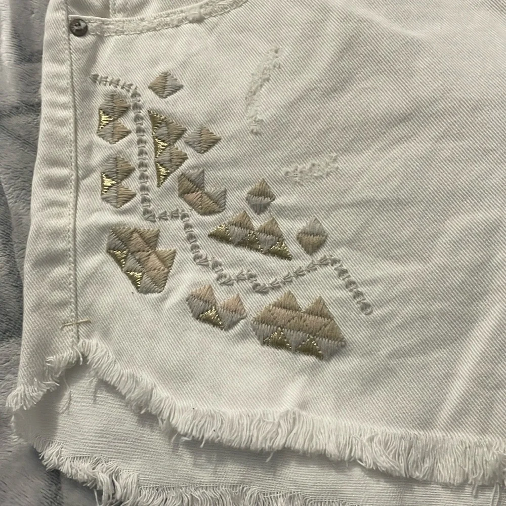 Free People Crème Denim Shorts Size 28 - Picture 3 of 7